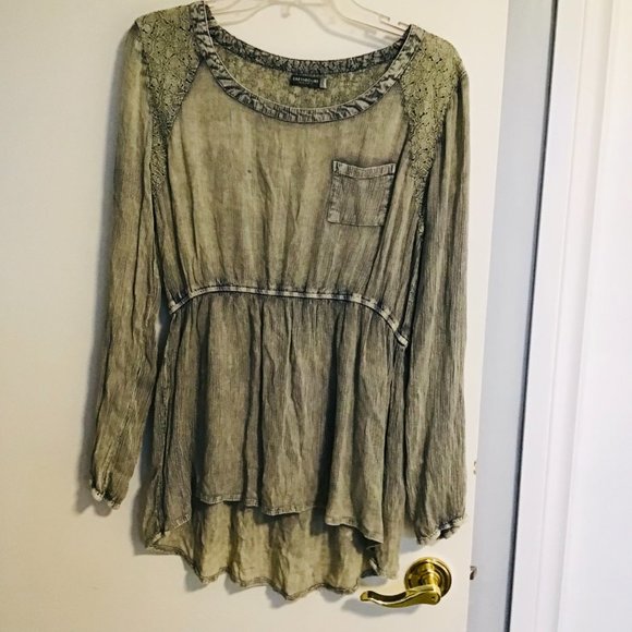 EARTHBOUND Two-tone Top with Floral Lace Accents - Picture 1 of 12